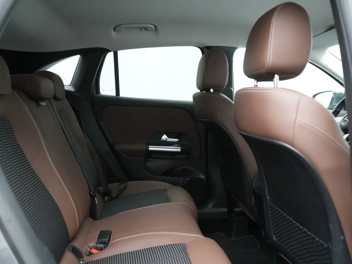 250 e Business Line PHEV 218pk Dealer O.H. | Trekhaak Af Fabriek | Camera | Sportstoelen Verwarmd | Sfeerverlichting | Apple Carplay | Navigatie | DAB | Virtual | 18"L.M | Plug In Hybrid |