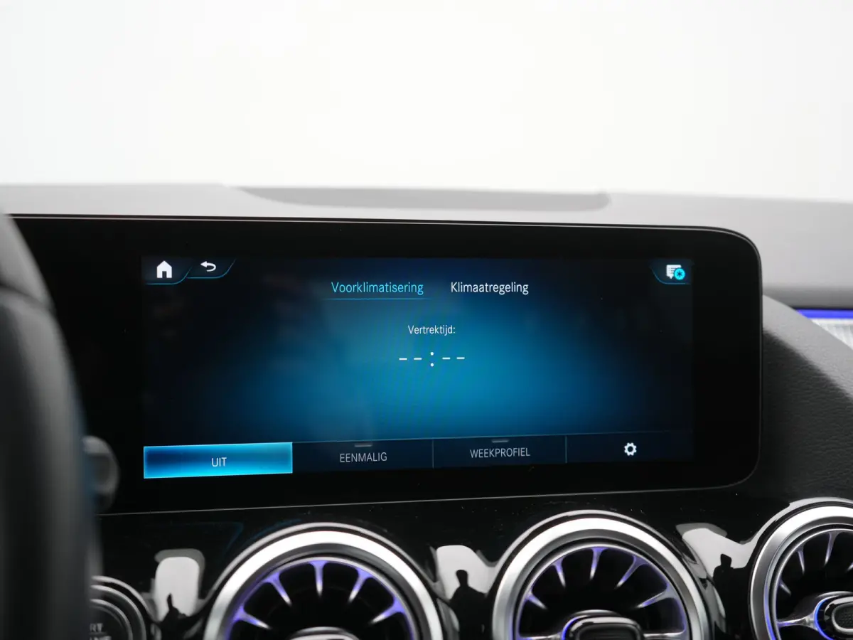 250 e Business Line PHEV 218pk Dealer O.H. | Trekhaak Af Fabriek | Camera | Sportstoelen Verwarmd | Sfeerverlichting | Apple Carplay | Navigatie | DAB | Virtual | 18"L.M | Plug In Hybrid |