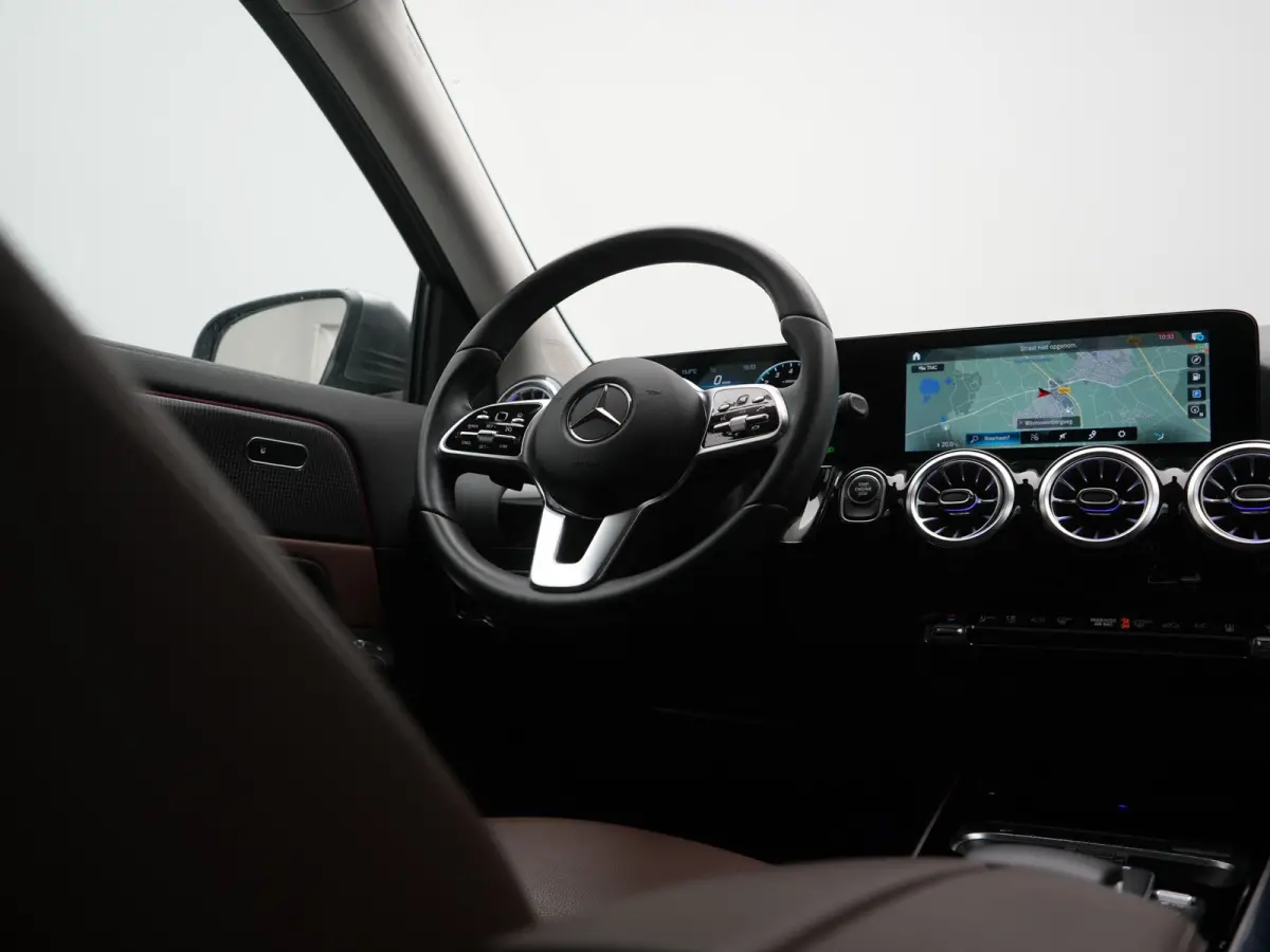 250 e Business Line PHEV 218pk Dealer O.H. | Trekhaak Af Fabriek | Camera | Sportstoelen Verwarmd | Sfeerverlichting | Apple Carplay | Navigatie | DAB | Virtual | 18"L.M | Plug In Hybrid |