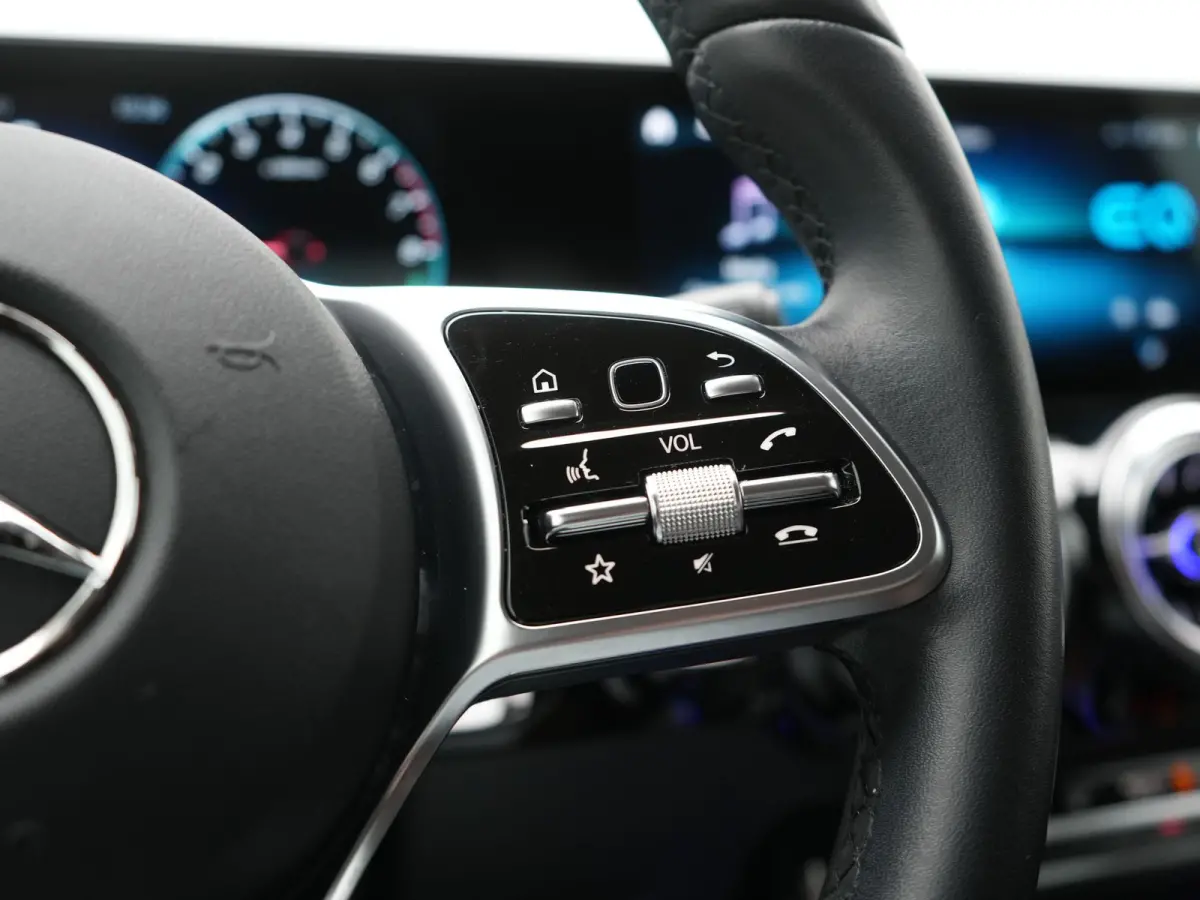 250 e Business Line PHEV 218pk Dealer O.H. | Trekhaak Af Fabriek | Camera | Sportstoelen Verwarmd | Sfeerverlichting | Apple Carplay | Navigatie | DAB | Virtual | 18"L.M | Plug In Hybrid |