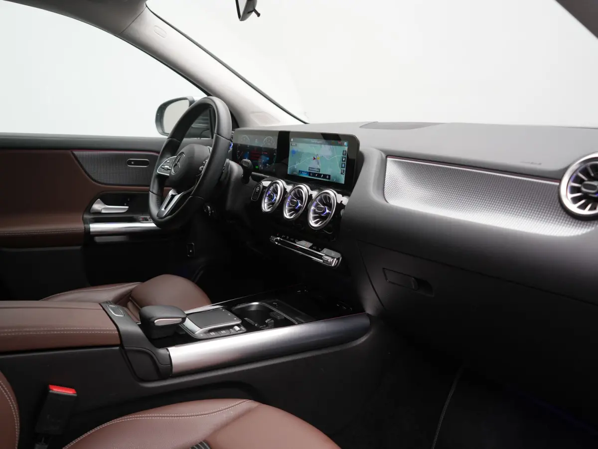 250 e Business Line PHEV 218pk Dealer O.H. | Trekhaak Af Fabriek | Camera | Sportstoelen Verwarmd | Sfeerverlichting | Apple Carplay | Navigatie | DAB | Virtual | 18"L.M | Plug In Hybrid |