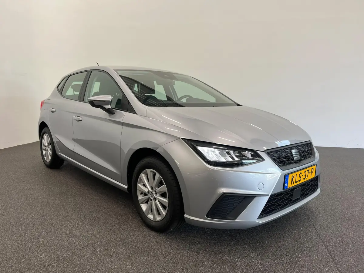 1.0 TSI 110 pk DSG Urban Silver Full LED Navi 9,2 inch CarPlay Climatronic PDC Cruise Lane Assist Front Assist DAB+ 15 inch LMV