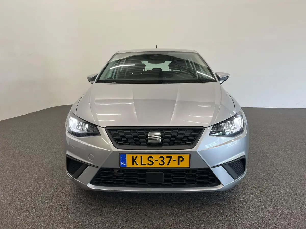 1.0 TSI 110 pk DSG Urban Silver Full LED Navi 9,2 inch CarPlay Climatronic PDC Cruise Lane Assist Front Assist DAB+ 15 inch LMV