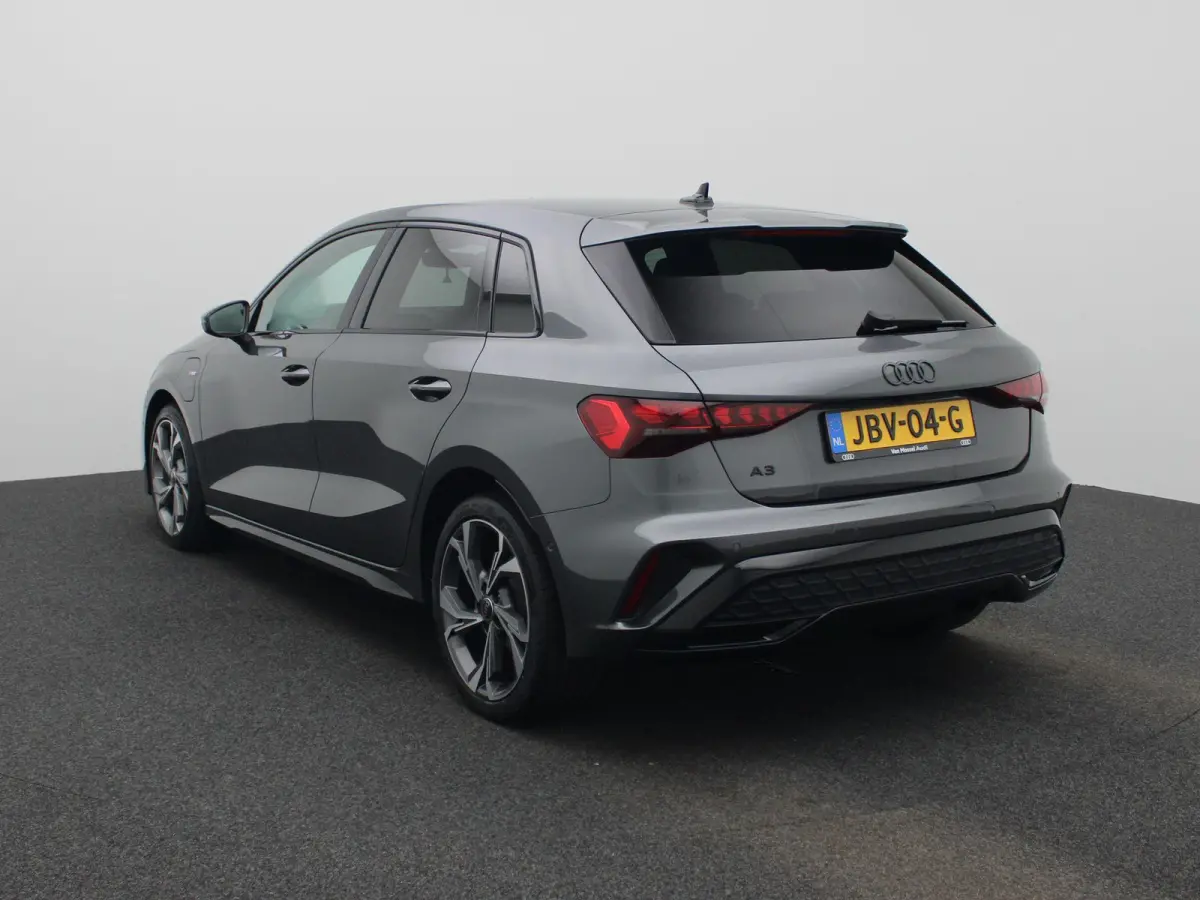 40 TFSI e S edition 204 PK | Adaptive cruise control | Navigatie | Sonos | Climate control | Achteruitrijcamera | Head-up display | Stoelverwarming | Optiekpakket zwart plus | Ledkoplampen |