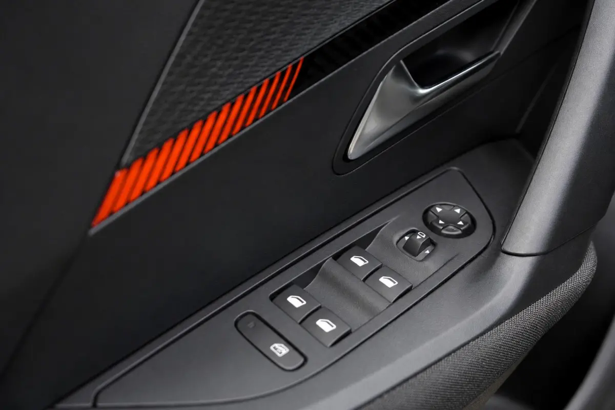 1.2 PureTech Active Pack | Camera | Carplay | Navi | Cruise