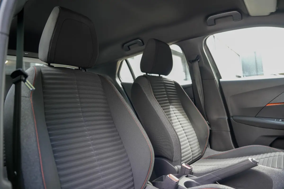 1.2 PureTech Active Pack | Camera | Carplay | Navi | Cruise