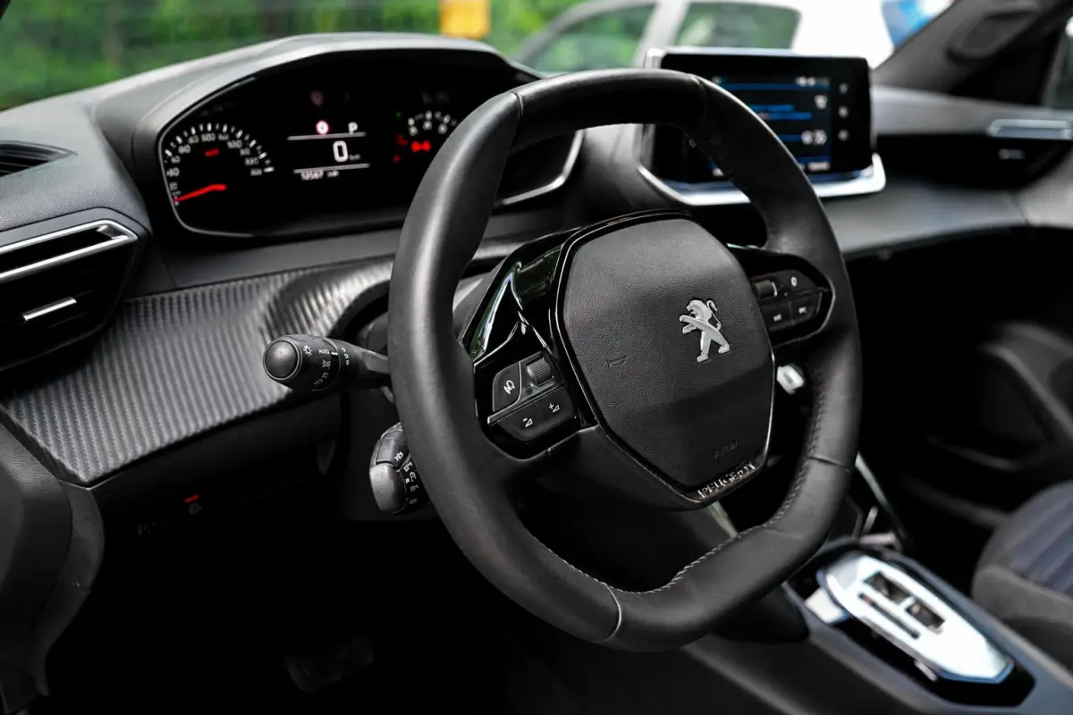 1.2 PureTech Active Pack | Camera | Carplay | Navi | Cruise