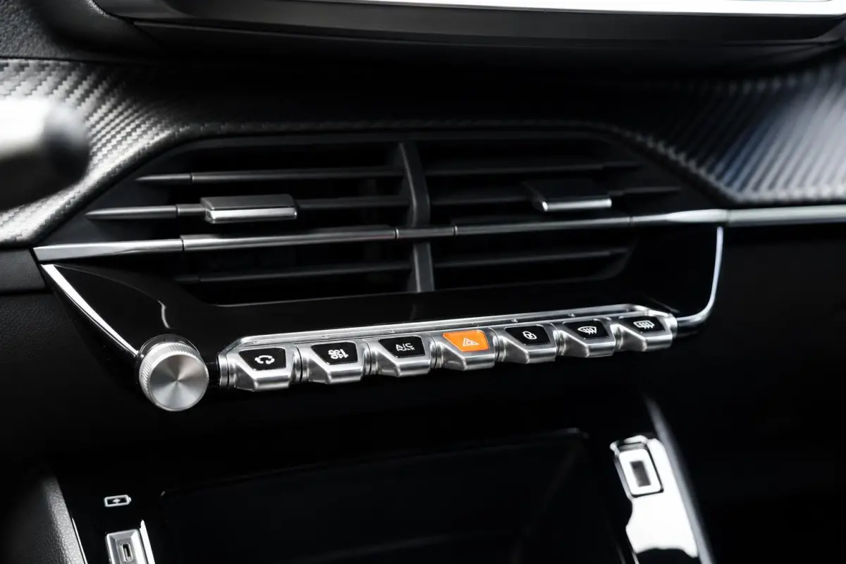 1.2 PureTech Active Pack | Camera | Carplay | Navi | Cruise