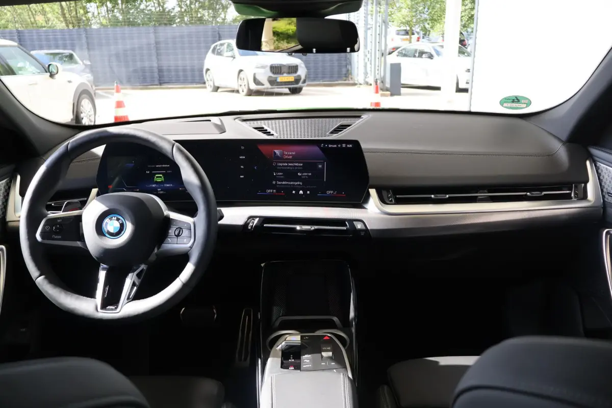 eDrive20 | SOH 100% | M Sportpakket Pro | Harman/Kardon | Head-Up Display | Driving Assistant Plus | Iconic Glow