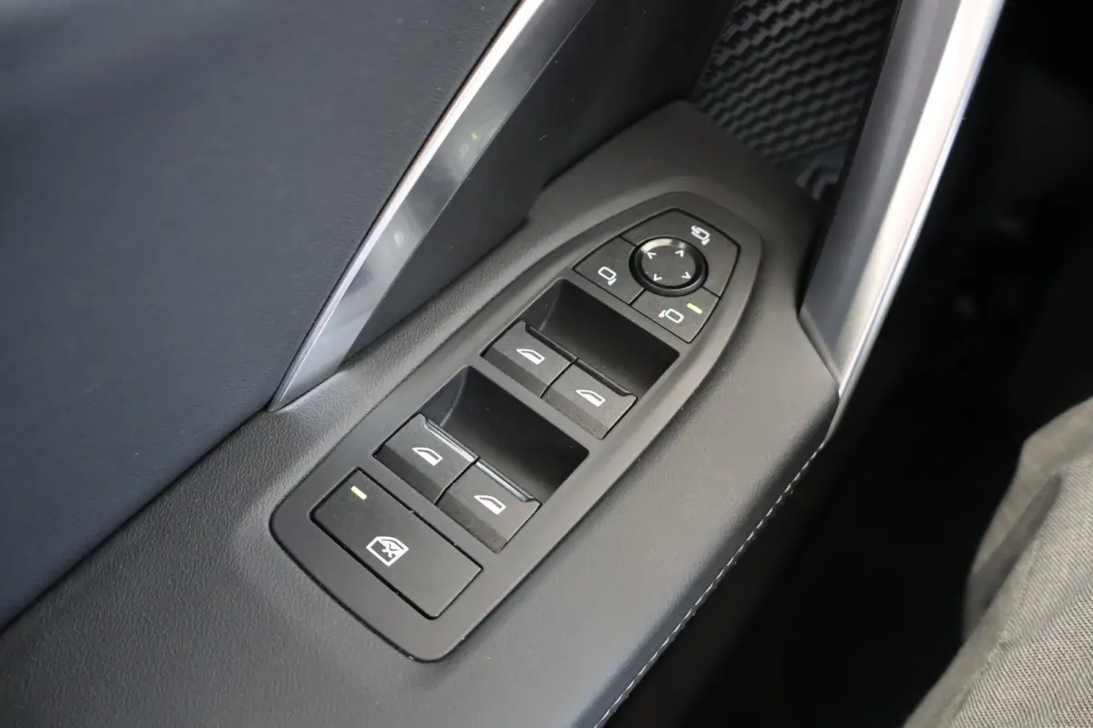 eDrive20 | SOH 100% | M Sportpakket Pro | Harman/Kardon | Head-Up Display | Driving Assistant Plus | Iconic Glow