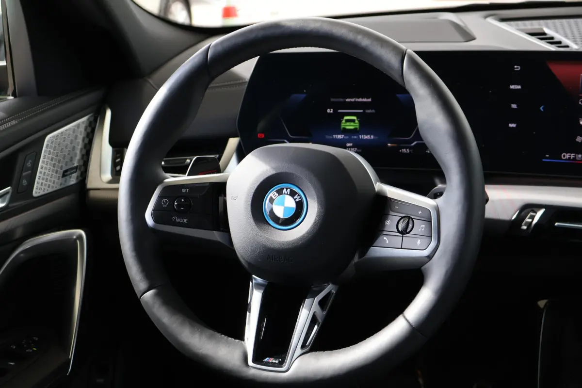 eDrive20 | SOH 100% | M Sportpakket Pro | Harman/Kardon | Head-Up Display | Driving Assistant Plus | Iconic Glow