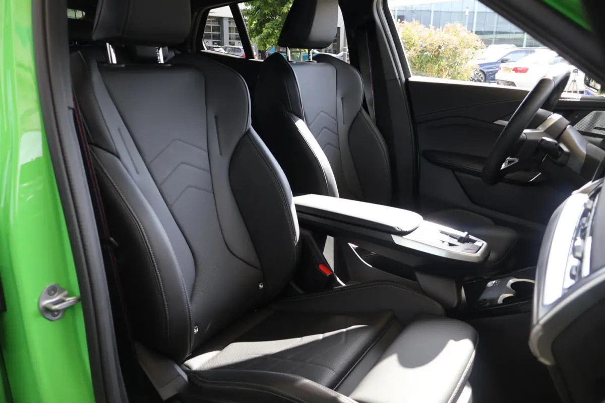 eDrive20 | SOH 100% | M Sportpakket Pro | Harman/Kardon | Head-Up Display | Driving Assistant Plus | Iconic Glow