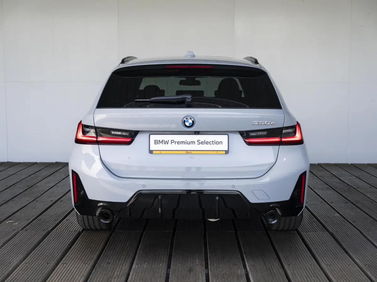 330e | M Sportpakket Pro | Innovation Pack | 19 inch | Stuurwielrand verwarmd | Glazen panoramadak | Trekhaak | Adaptive Cruise Control | Parking Assistant Plus