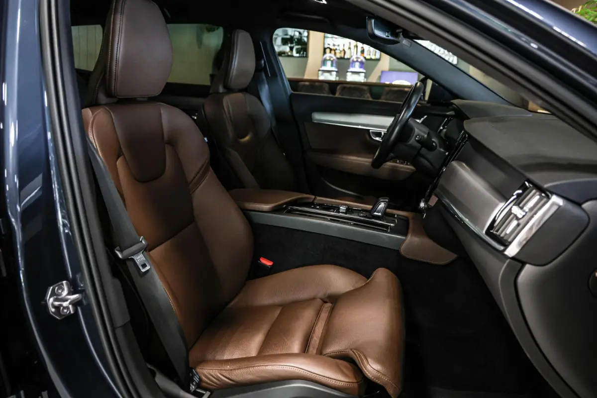 2.0 B4 Business Pro LEER TREKHAAK CAMERA CARPLAY NAVI ADAPTIEF CRUISE.