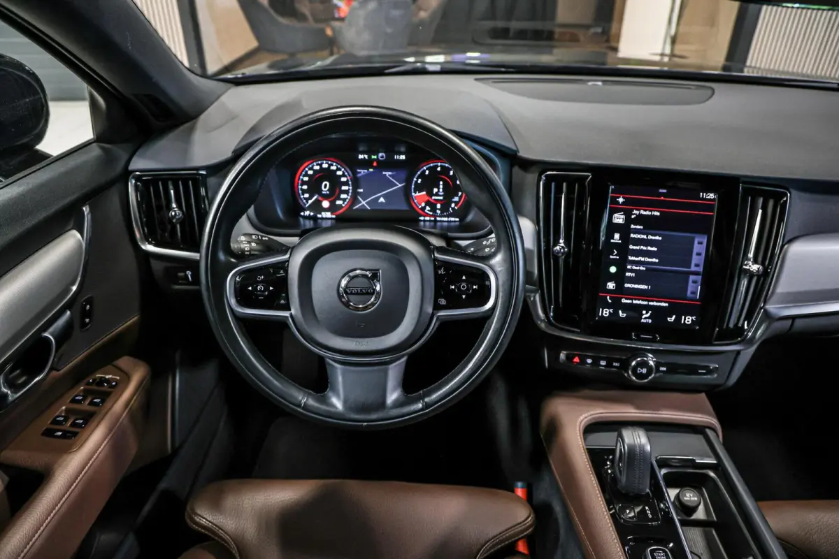 2.0 B4 Business Pro LEER TREKHAAK CAMERA CARPLAY NAVI ADAPTIEF CRUISE.