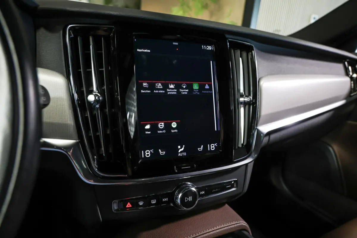 2.0 B4 Business Pro LEER TREKHAAK CAMERA CARPLAY NAVI ADAPTIEF CRUISE.