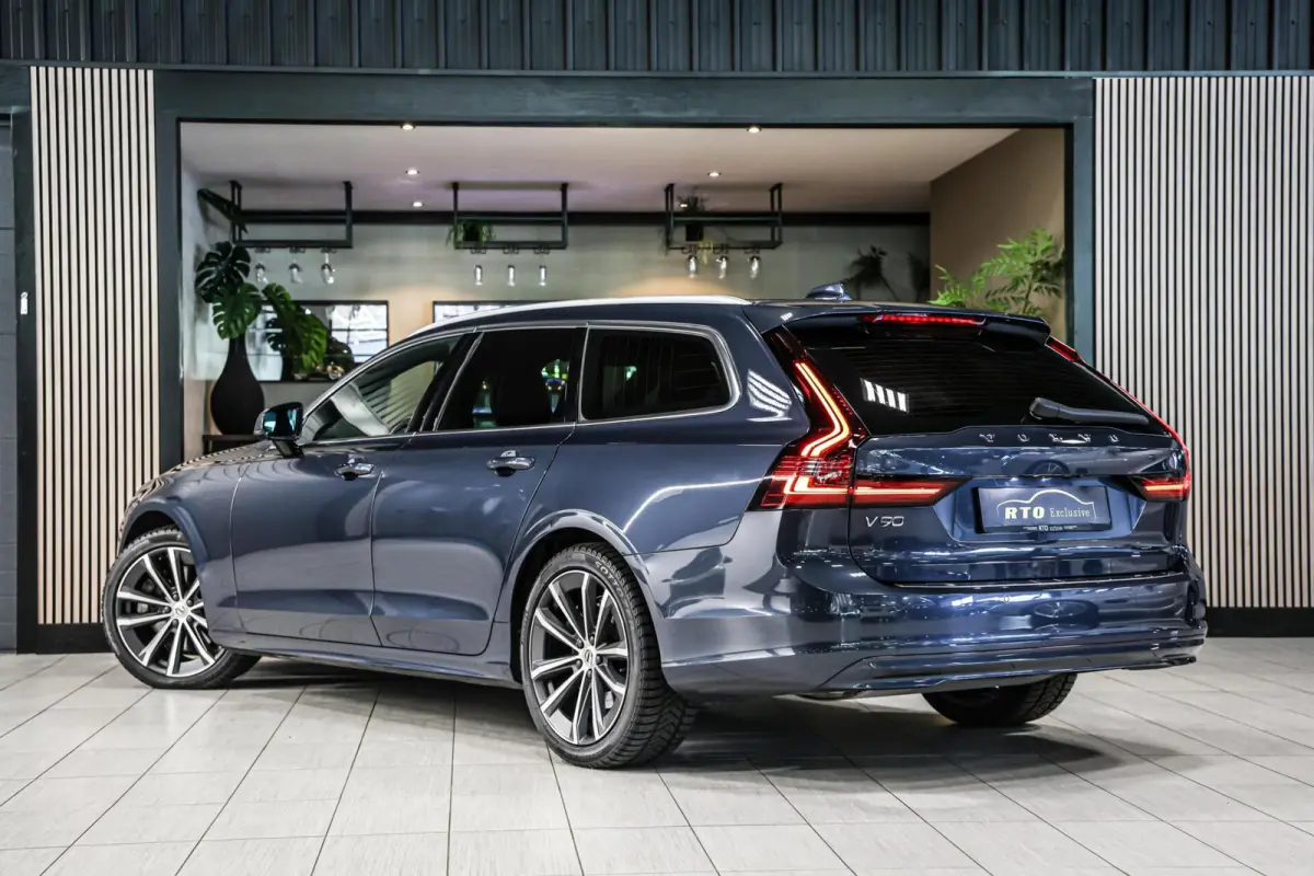 2.0 B4 Business Pro LEER TREKHAAK CAMERA CARPLAY NAVI ADAPTIEF CRUISE.