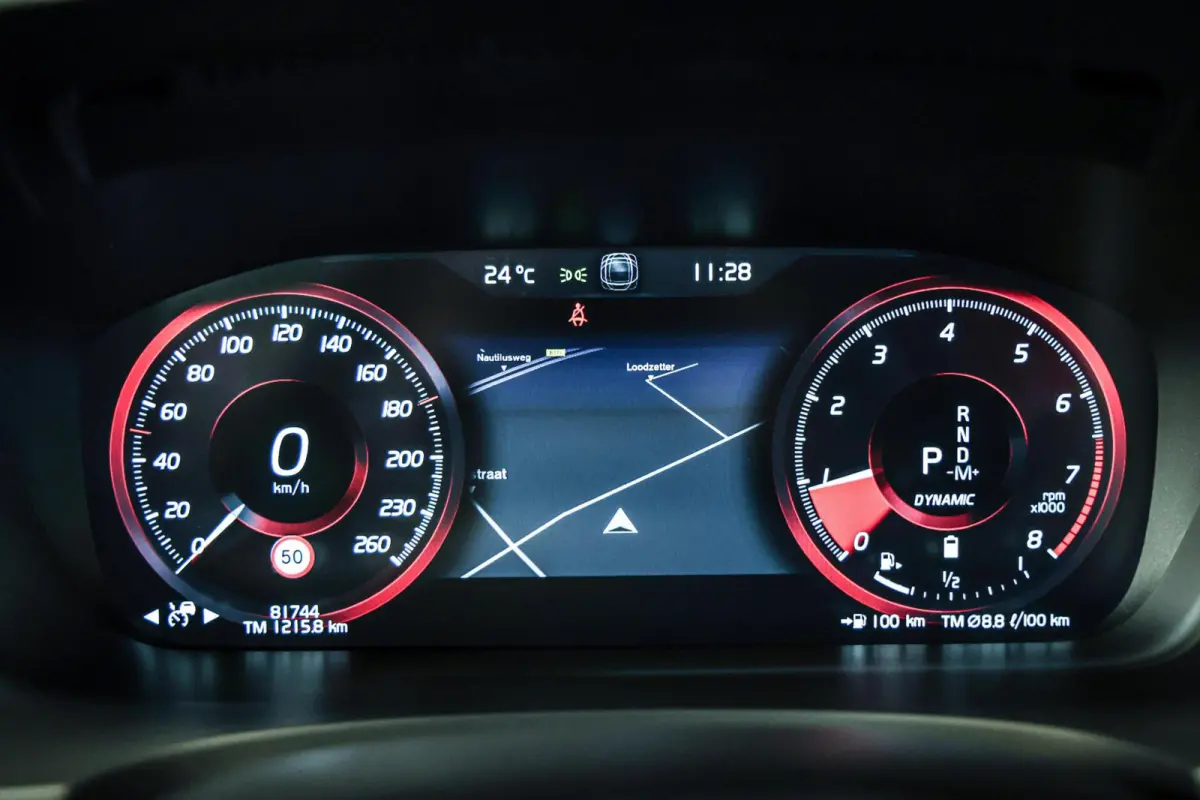 2.0 B4 Business Pro LEER TREKHAAK CAMERA CARPLAY NAVI ADAPTIEF CRUISE.