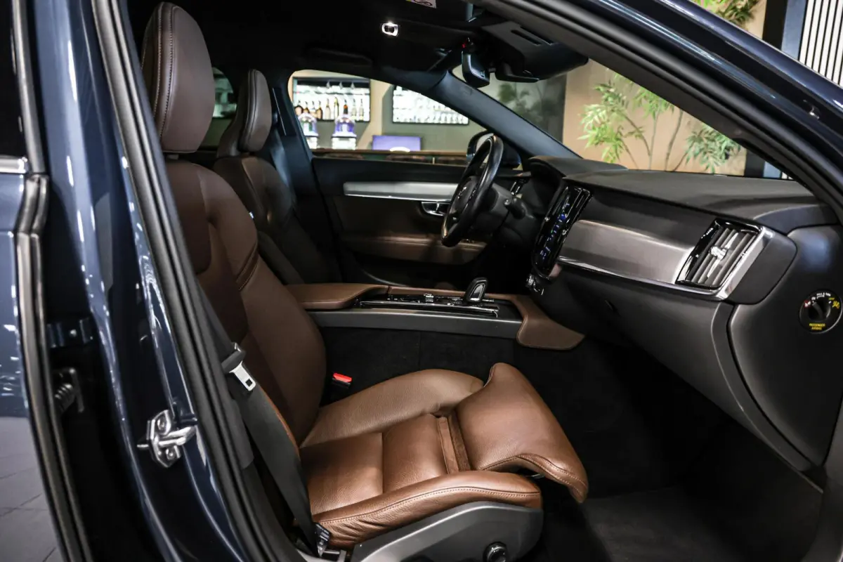 2.0 B4 Business Pro LEER TREKHAAK CAMERA CARPLAY NAVI ADAPTIEF CRUISE.