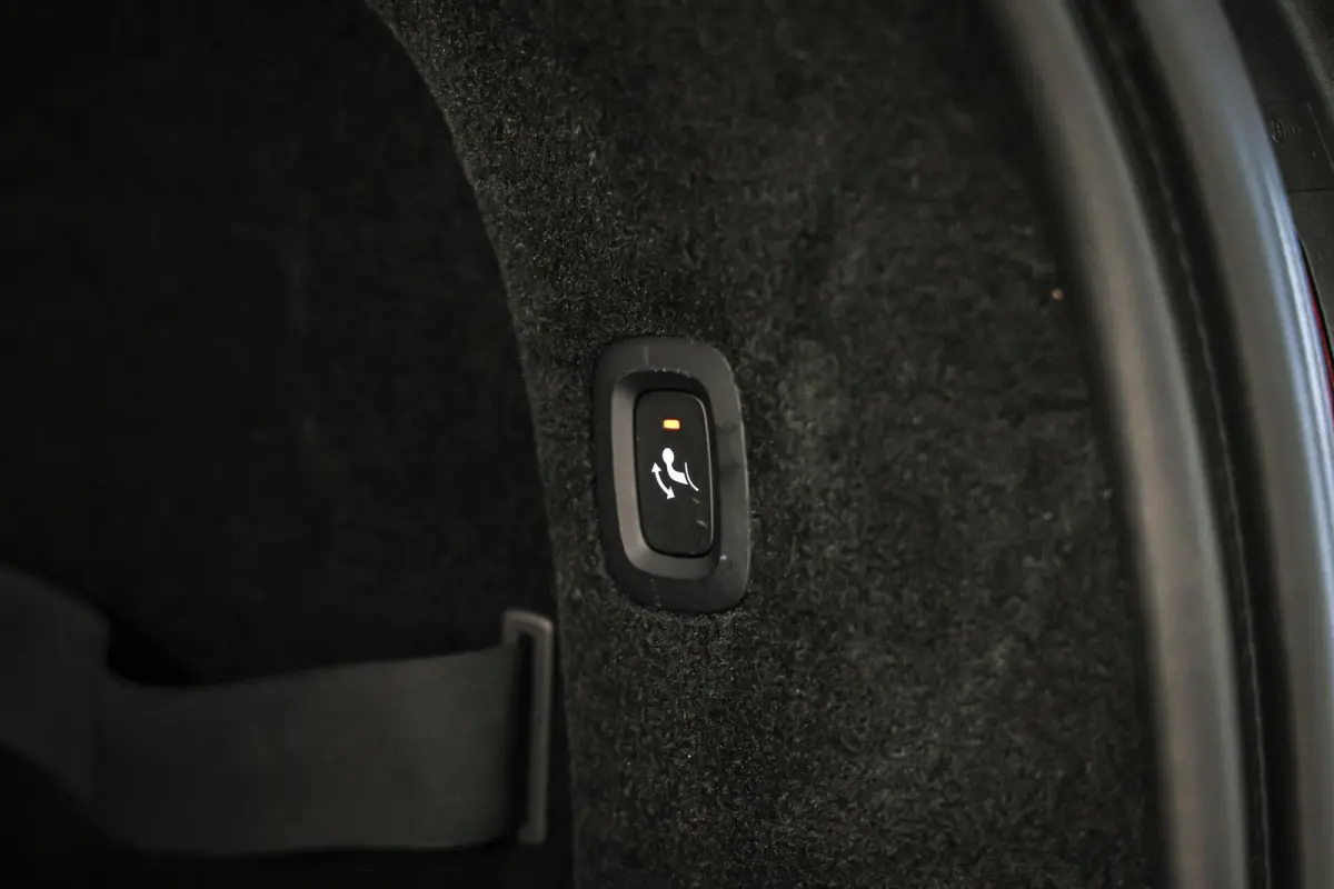 2.0 B4 Business Pro LEER TREKHAAK CAMERA CARPLAY NAVI ADAPTIEF CRUISE.
