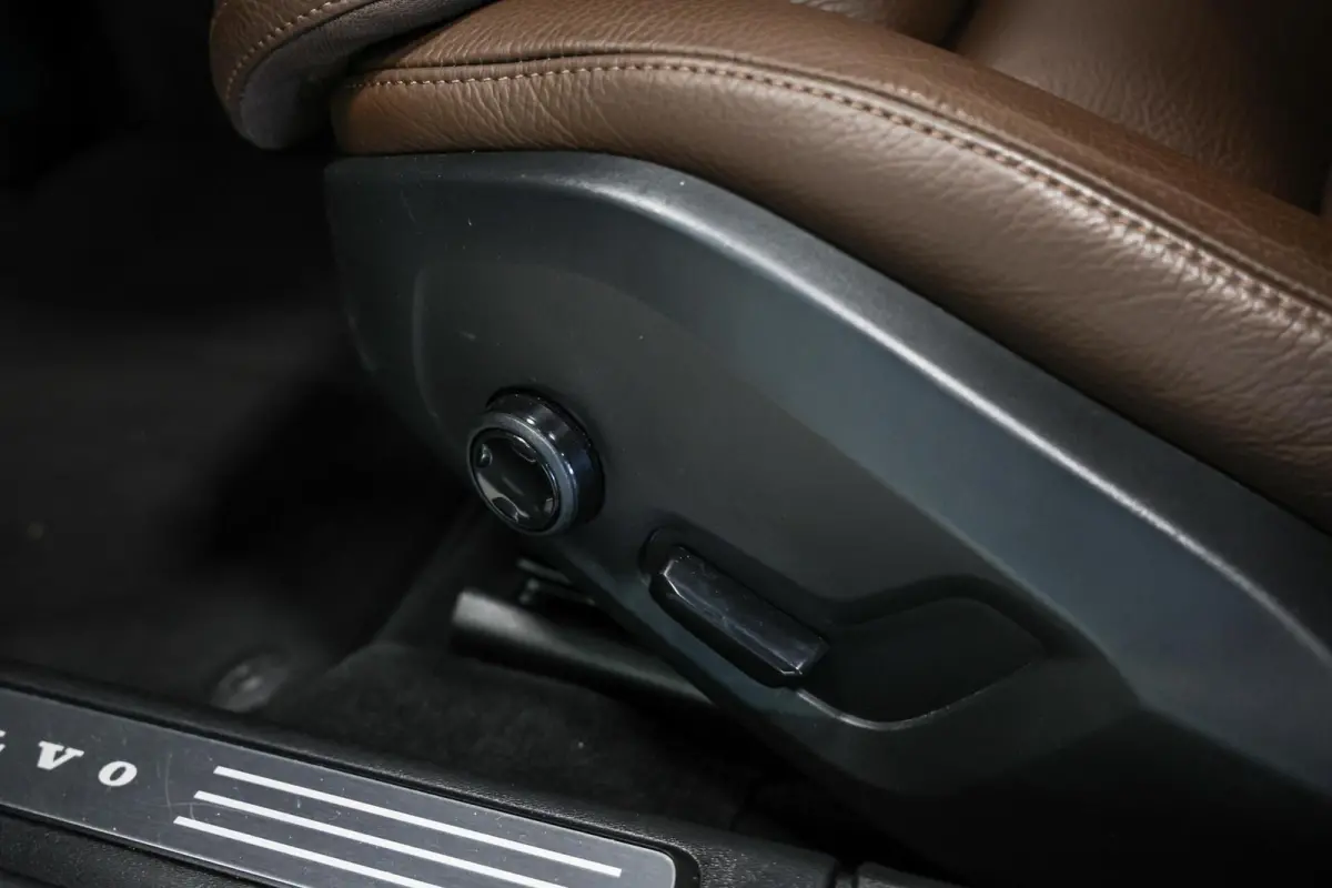 2.0 B4 Business Pro LEER TREKHAAK CAMERA CARPLAY NAVI ADAPTIEF CRUISE.