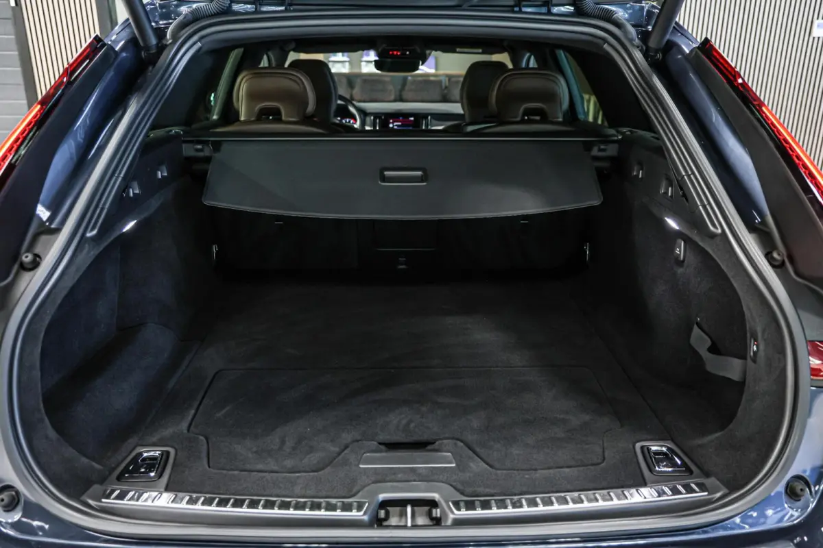 2.0 B4 Business Pro LEER TREKHAAK CAMERA CARPLAY NAVI ADAPTIEF CRUISE.