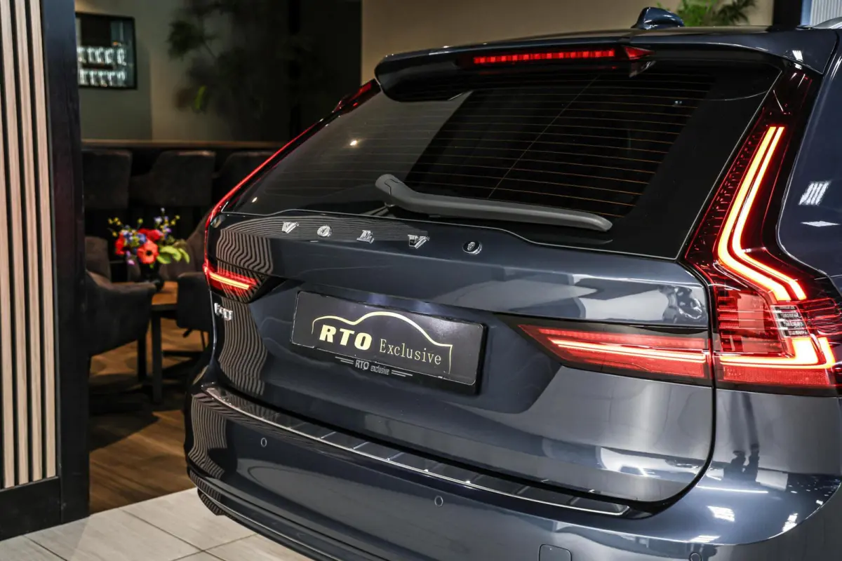 2.0 B4 Business Pro LEER TREKHAAK CAMERA CARPLAY NAVI ADAPTIEF CRUISE.
