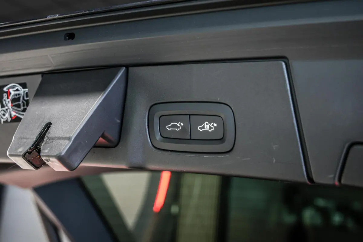 2.0 B4 Business Pro LEER TREKHAAK CAMERA CARPLAY NAVI ADAPTIEF CRUISE.
