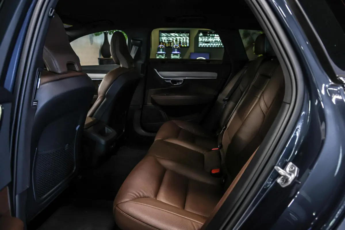 2.0 B4 Business Pro LEER TREKHAAK CAMERA CARPLAY NAVI ADAPTIEF CRUISE.