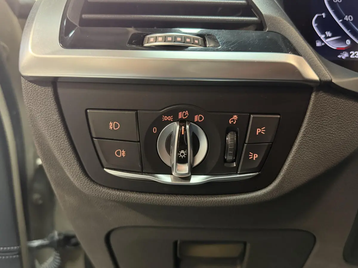 xDrive30e High Executive M Sport 20"/SOH 85%/Trekhaak/Adaptieve cruise/360 camera/HiFi/Keyless/Stoelverwarming/Apple Carplay & Android Auto