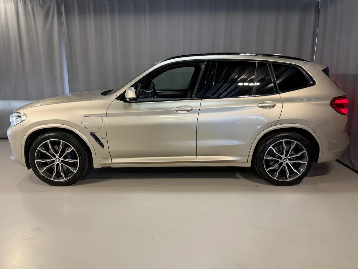 xDrive30e High Executive M Sport 20"/SOH 85%/Trekhaak/Adaptieve cruise/360 camera/HiFi/Keyless/Stoelverwarming/Apple Carplay & Android Auto