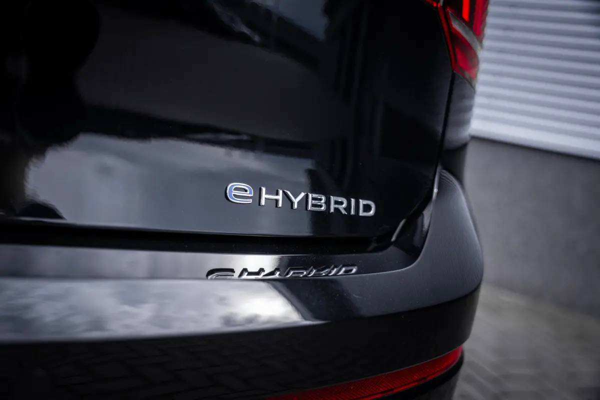 Life Edition eHybrid | TREKHAAK | ADAPT.CRUISE | CAMERA | APP.CONNECT | KEYLESS | FULL.LED | DAB |
