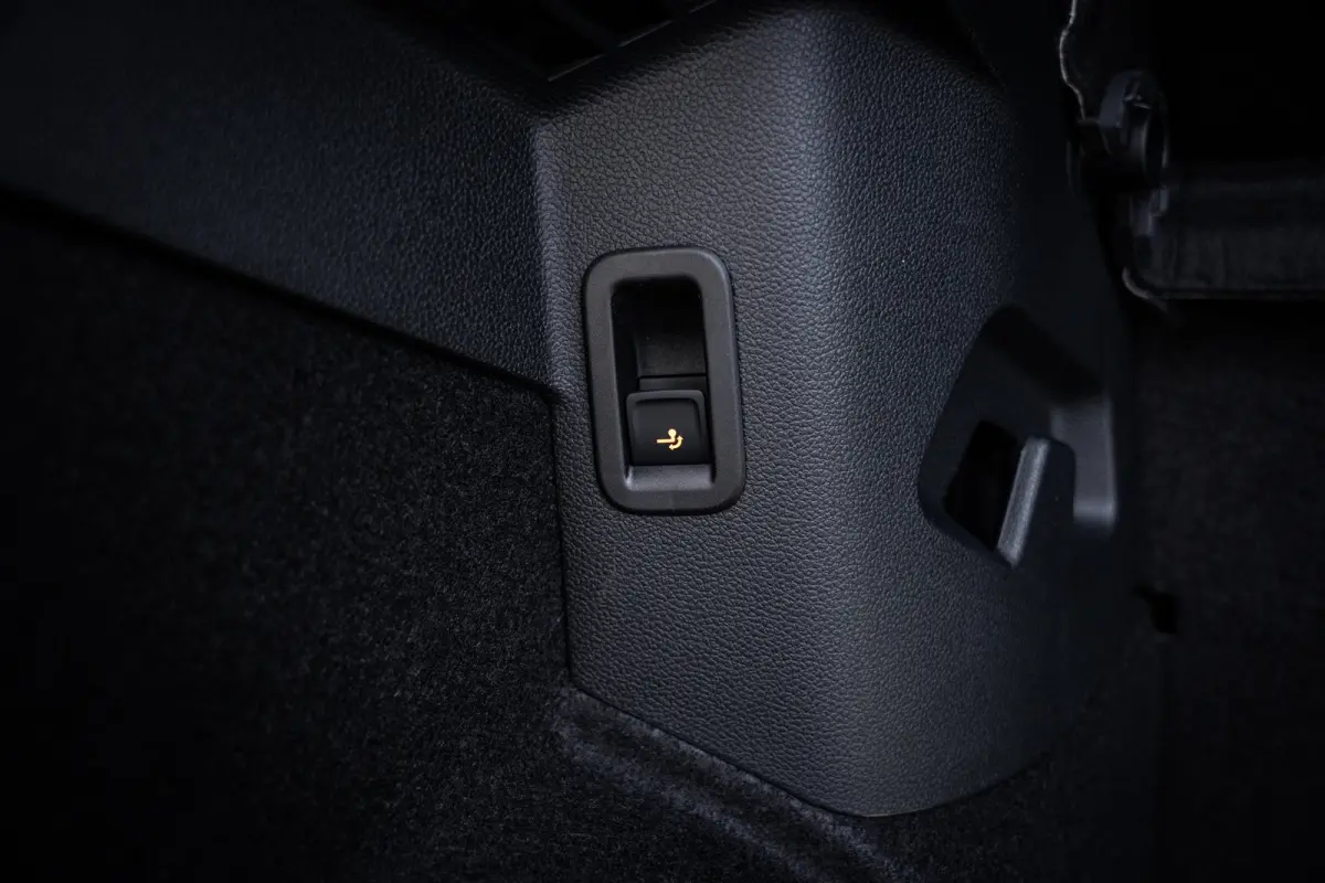 Life Edition eHybrid | TREKHAAK | ADAPT.CRUISE | CAMERA | APP.CONNECT | KEYLESS | FULL.LED | DAB |