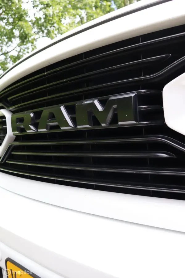 1500 5.7 V8 Crew Cab 5'7 Laramie | VOL OPTIES! |