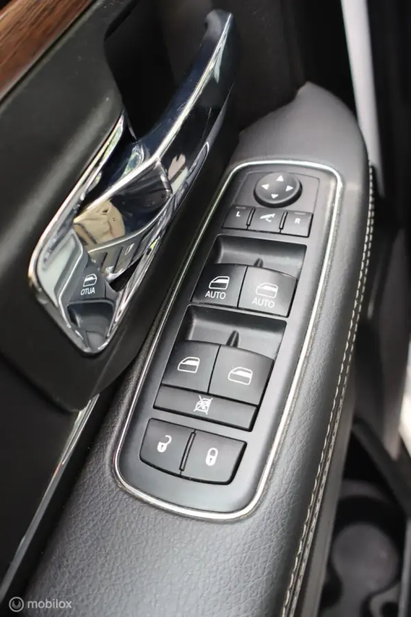 1500 5.7 V8 Crew Cab 5'7 Laramie | VOL OPTIES! |