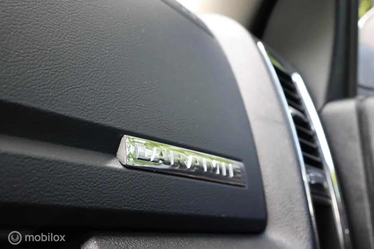 1500 5.7 V8 Crew Cab 5'7 Laramie | VOL OPTIES! |