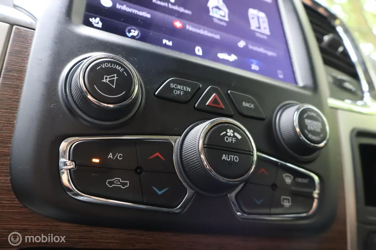 1500 5.7 V8 Crew Cab 5'7 Laramie | VOL OPTIES! |