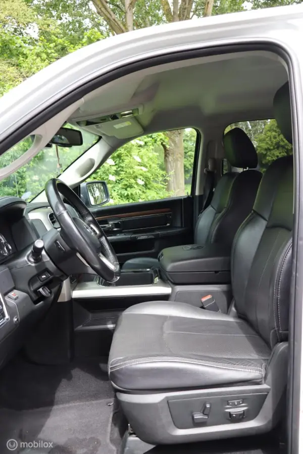 1500 5.7 V8 Crew Cab 5'7 Laramie | VOL OPTIES! |