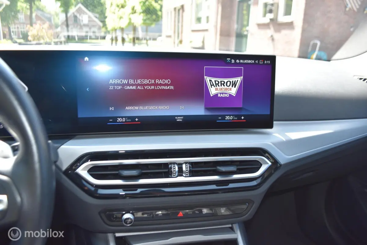 320E Aut LCI Curved display