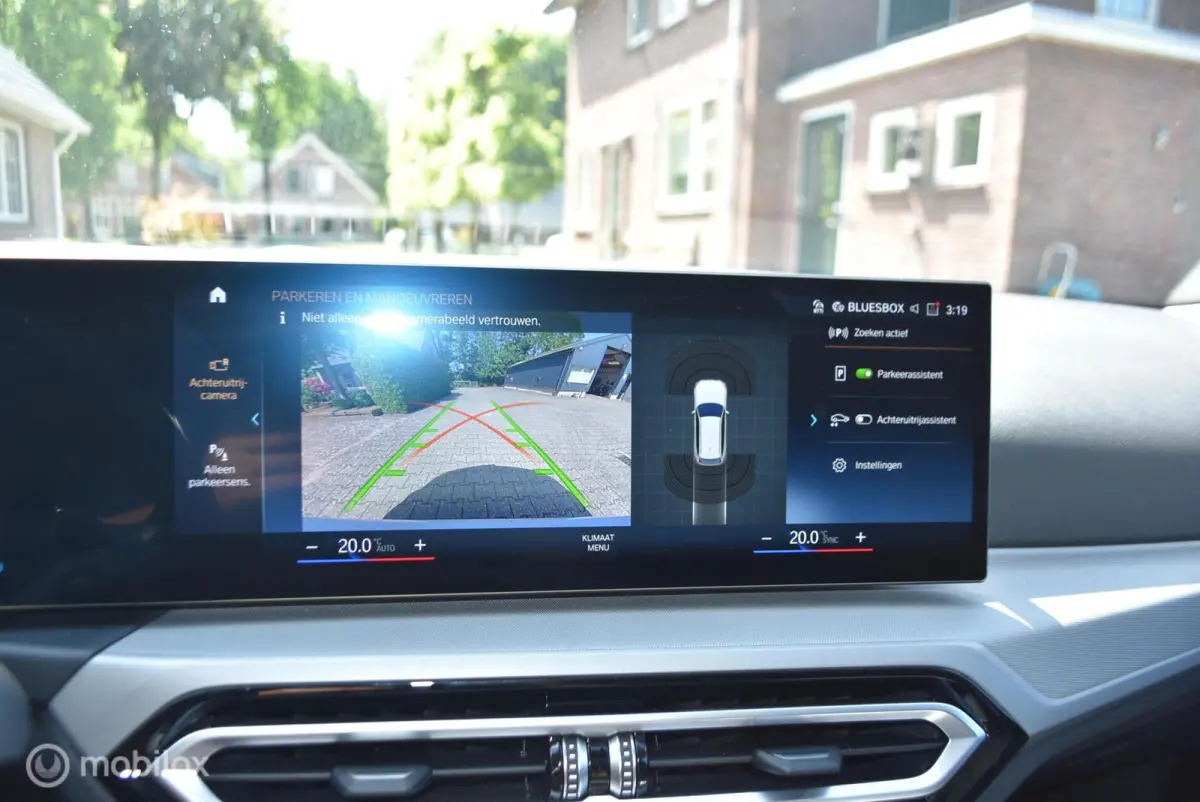 320E Aut LCI Curved display