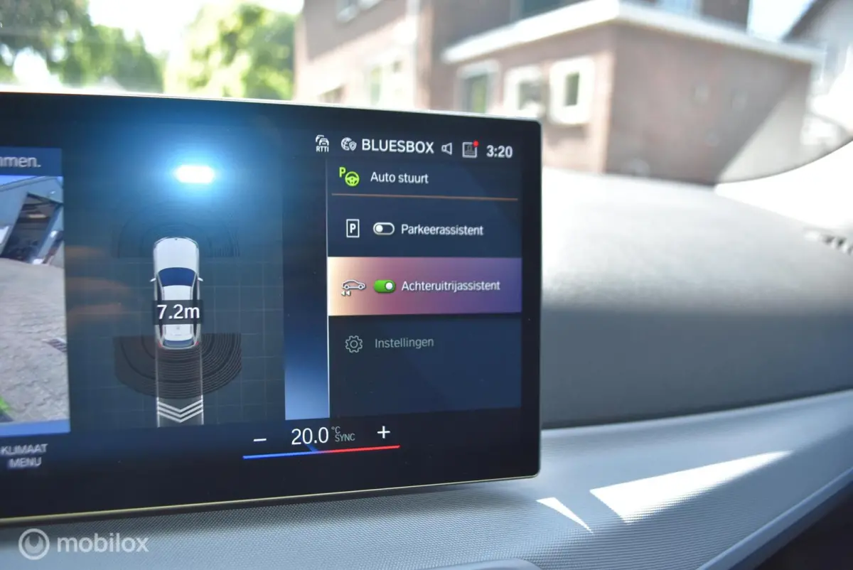 320E Aut LCI Curved display