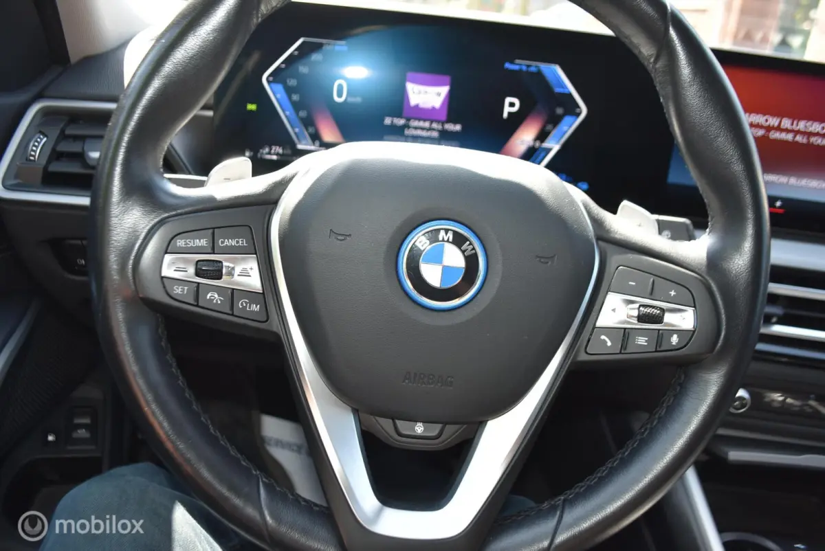320E Aut LCI Curved display