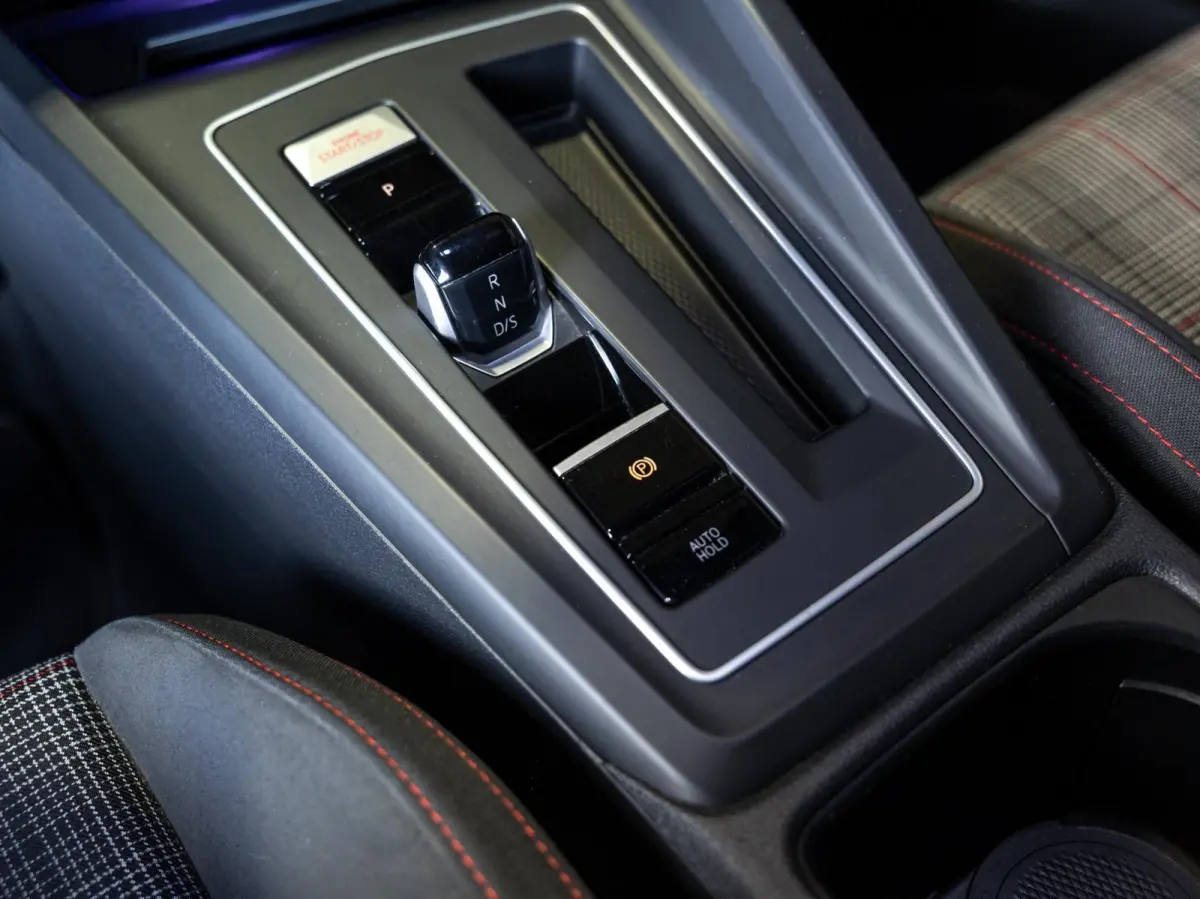 2.0 TSI GTI / 245pk / Achteruitrij camera / Dodehoek assistent / Stoel en stuurverwarming /