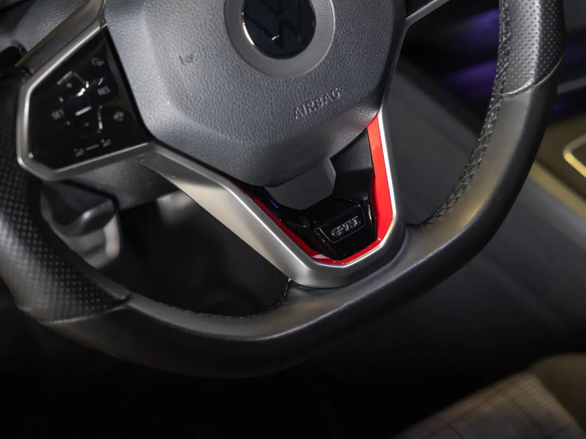 2.0 TSI GTI / 245pk / Achteruitrij camera / Dodehoek assistent / Stoel en stuurverwarming /