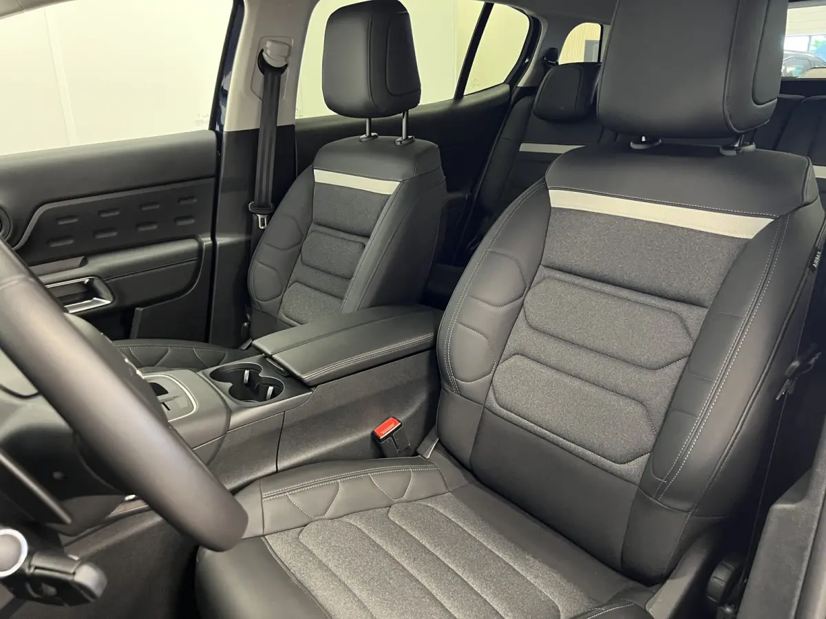 1.2 HYBRID 145PK AUT. PLUS UITV. / KEYLESS / NAVI / CAMERA / STOELVERW. / CRUISE.C/