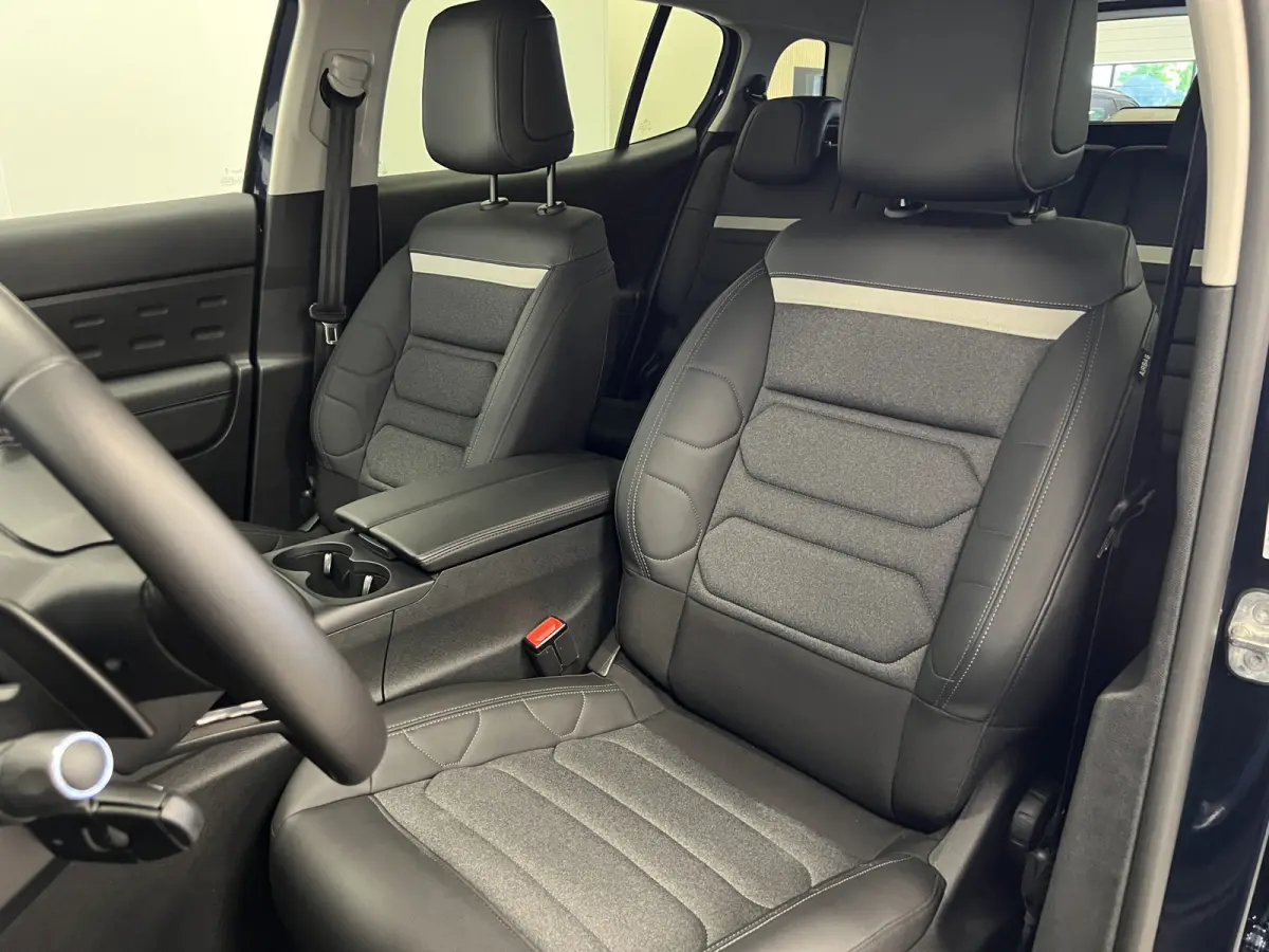 1.2 HYBRID 145PK AUT. PLUS UITV. / KEYLESS / NAVI / CAMERA / STOELVERW. / CRUISE.C/