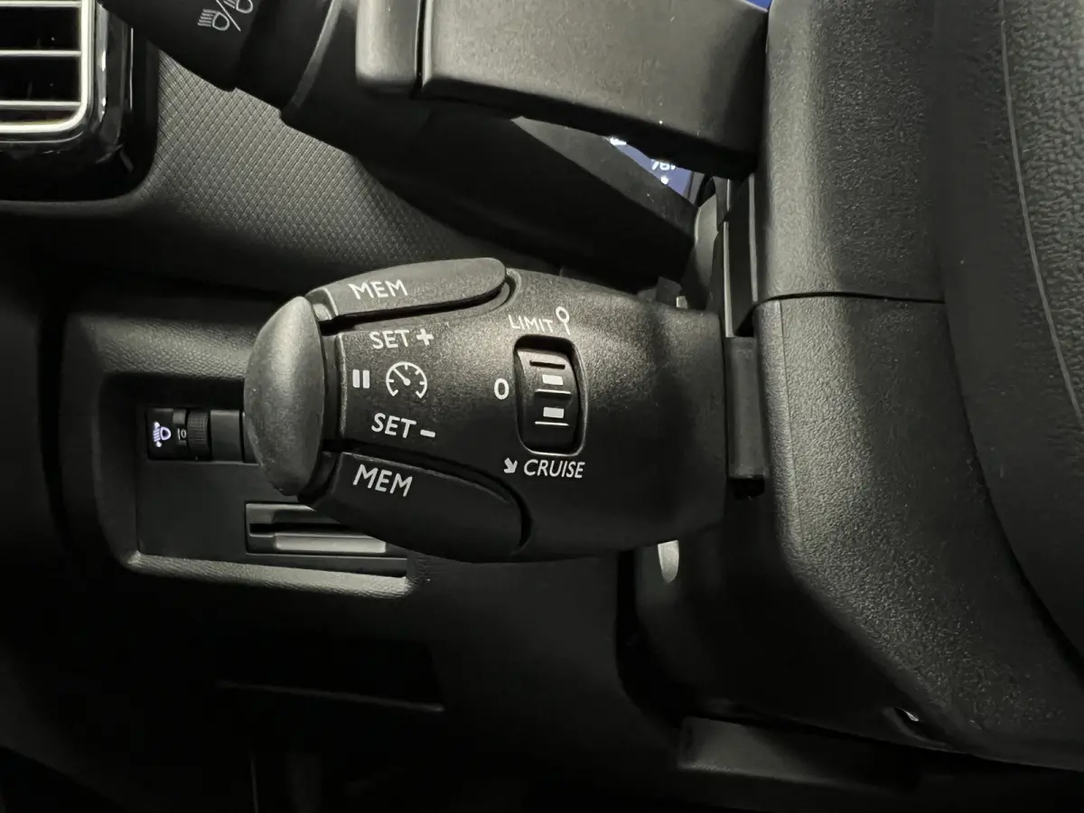 1.2 HYBRID 145PK AUT. PLUS UITV. / KEYLESS / NAVI / CAMERA / STOELVERW. / CRUISE.C/
