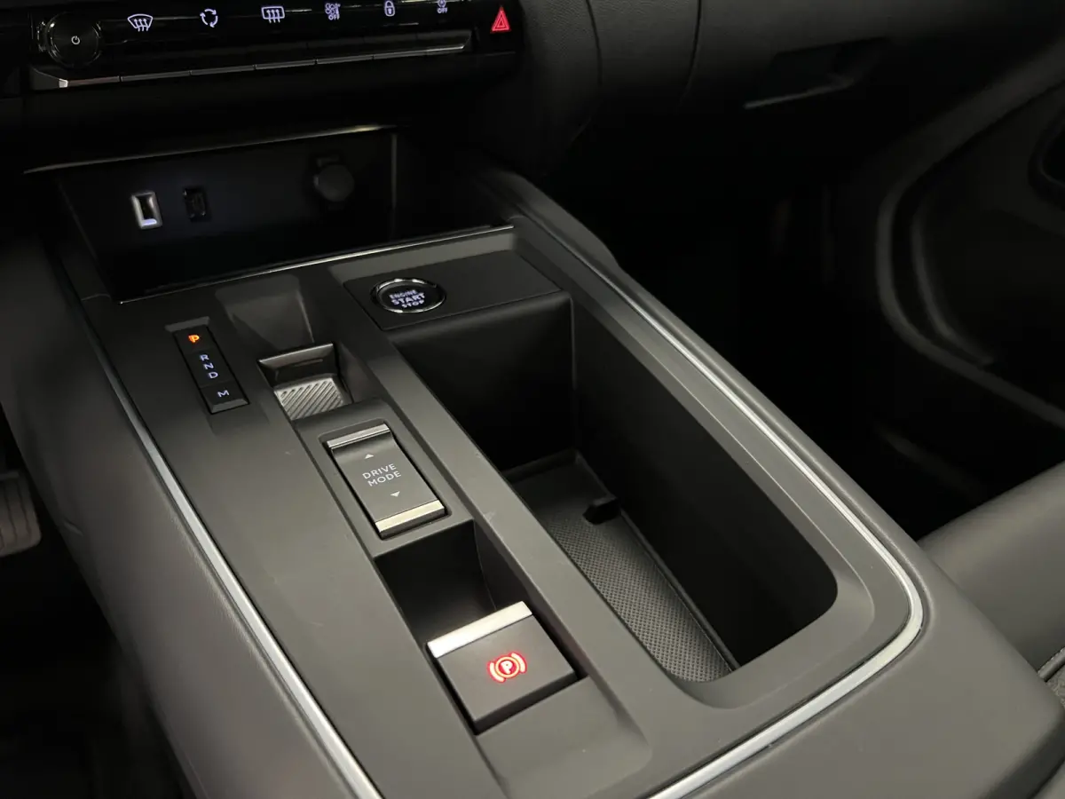 1.2 HYBRID 145PK AUT. PLUS UITV. / KEYLESS / NAVI / CAMERA / STOELVERW. / CRUISE.C/