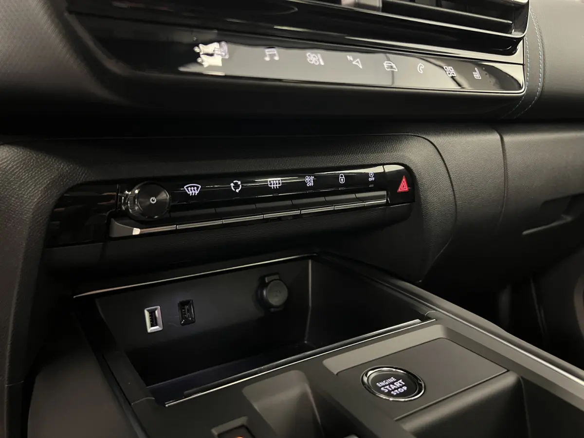 1.2 HYBRID 145PK AUT. PLUS UITV. / KEYLESS / NAVI / CAMERA / STOELVERW. / CRUISE.C/
