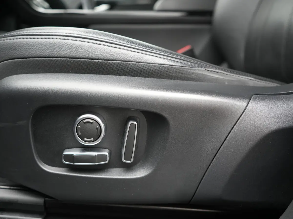 P300e AWD S PHEV 309pk Dealer O.H. | Trekhaak Afn. | Adaptive Cruise | 360 Camera | Lederen Comfortstoelen Memory & Verwarmd | Keyless | Blis | Stuur Verwarmd | Apple Carplay | Navigatie | D